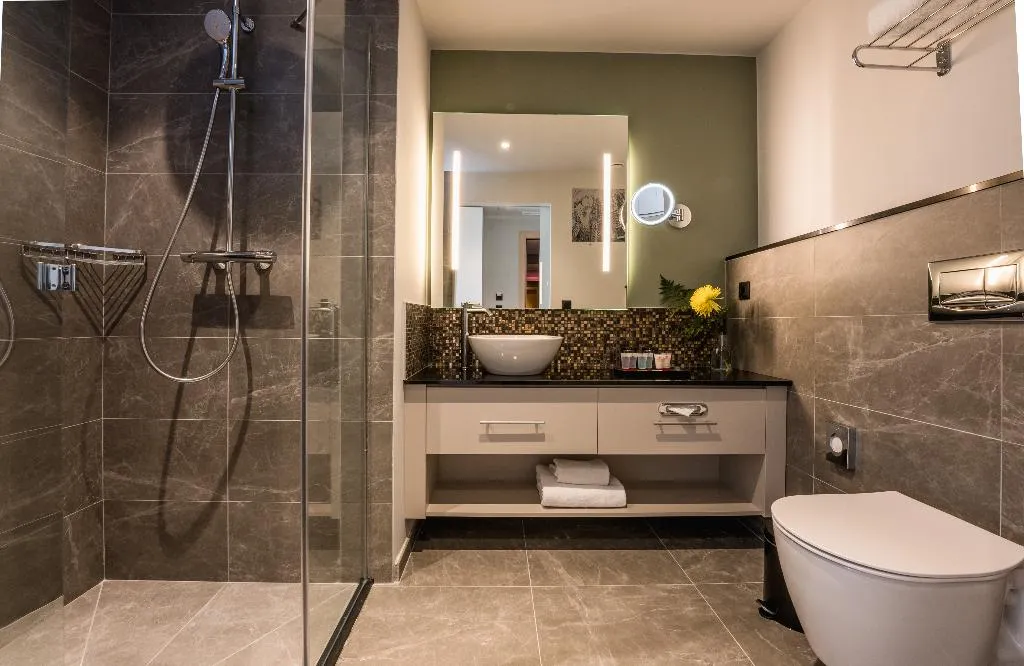 SUITE CAPACITY 4 Room, Leonardo Royal Hotel Barcelona Fira, Barcelona