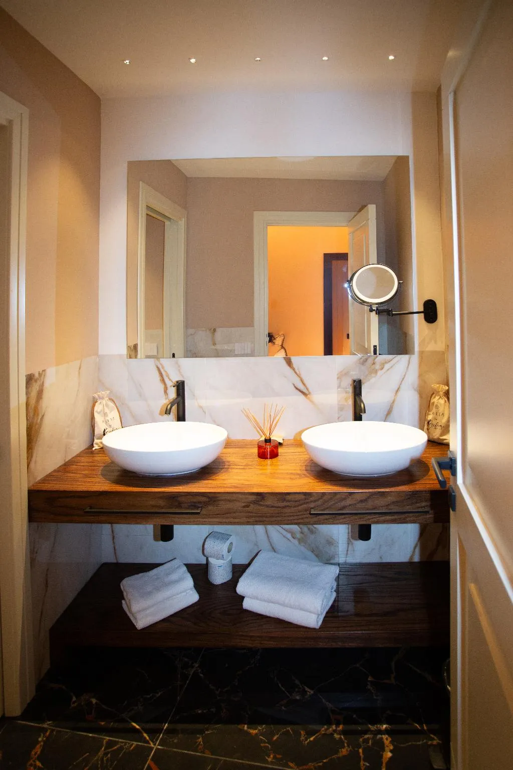 SUITE STANDARD Room, Profumo Maison Colosseo, Rome
