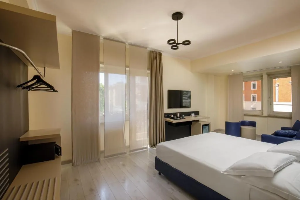DOUBLE DELUXE KING BED Room, Best Western Plus Globus Hotel, Rome