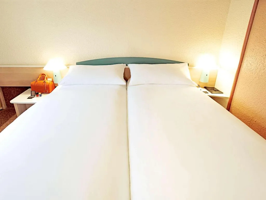 TWIN STANDARD Room, Ibis Guimaraes, Porto