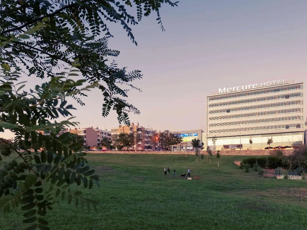 Sports and Entertainment, Mercure Lisboa Almada Hotel, Lisbon