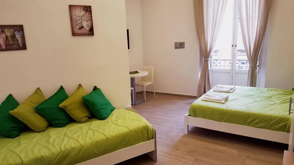 Room, Funikulì Funikulà, Naples