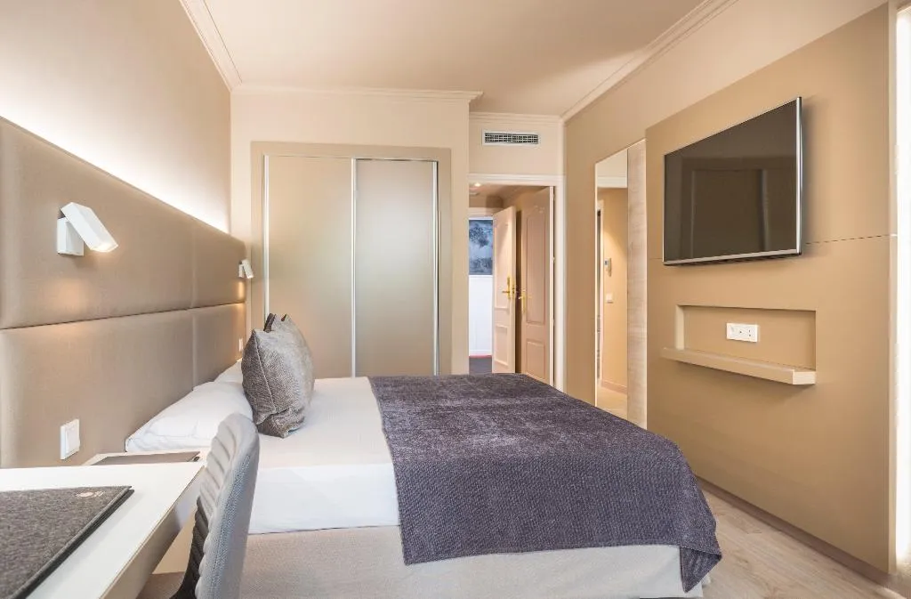 DOUBLE SINGLE USE DELUXE Room, Salles Hotel Pere IV, Barcelona