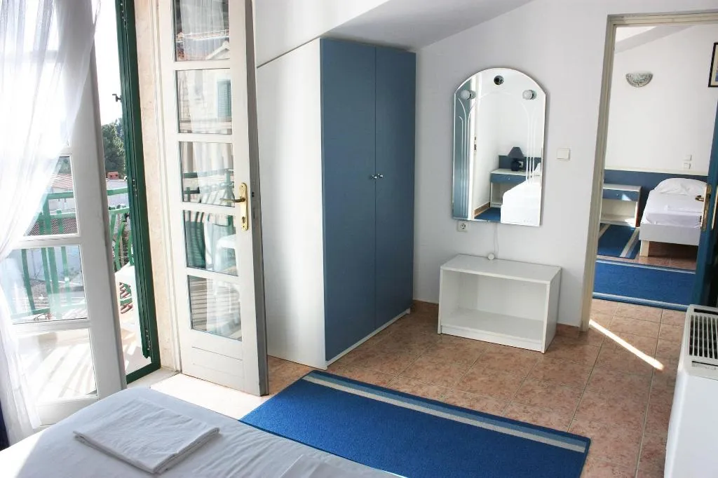 Room, Ivan, Split