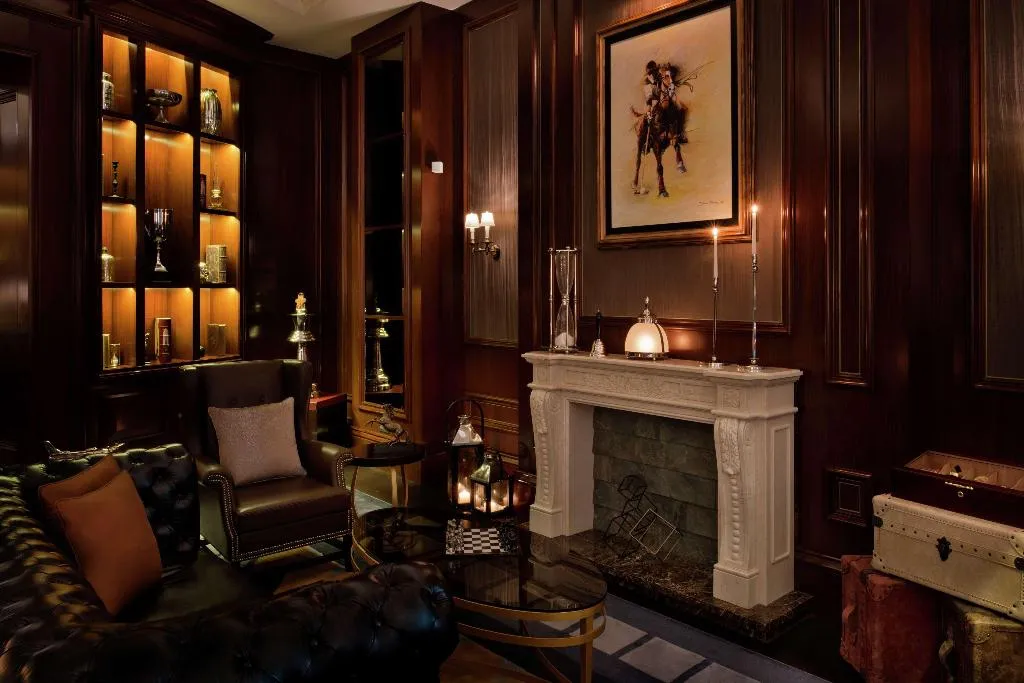 Bar, Al Habtoor Palace, Dubai
