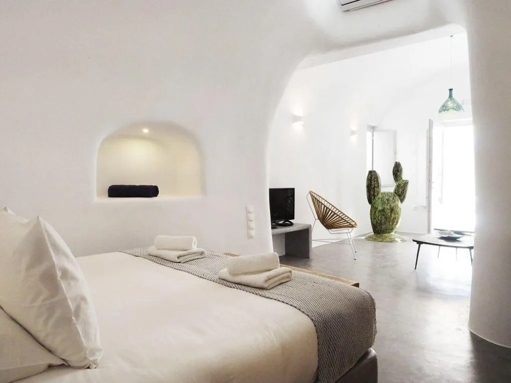 Room, Danae Suites, Santorini
