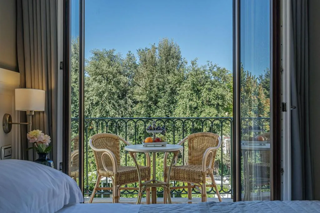 DOUBLE SUPERIOR Room, Capri Hotel, Naples