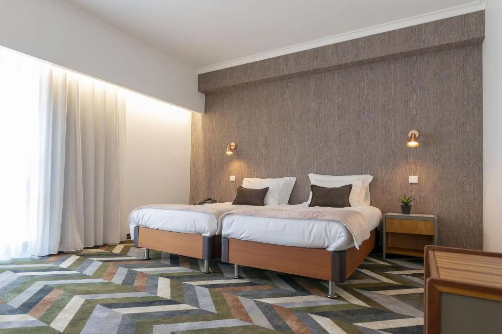Room, Dom Afonso, Madeira