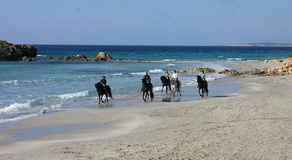 Sports and Entertainment, Desmais, Menorca