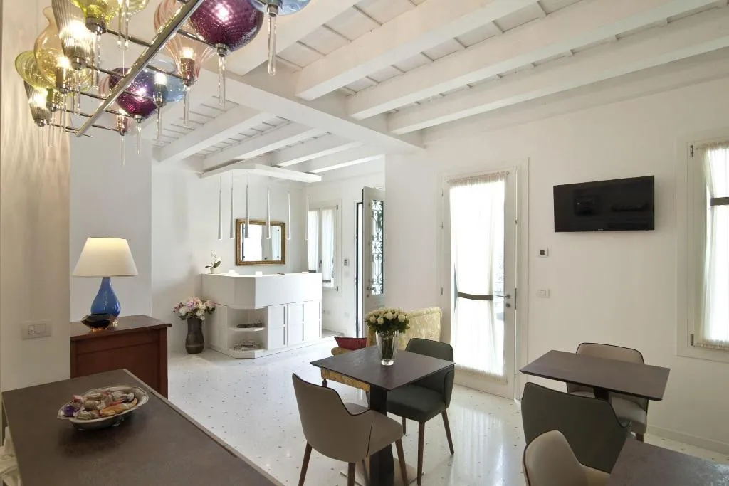 General view, Chiara Lodge, Venice