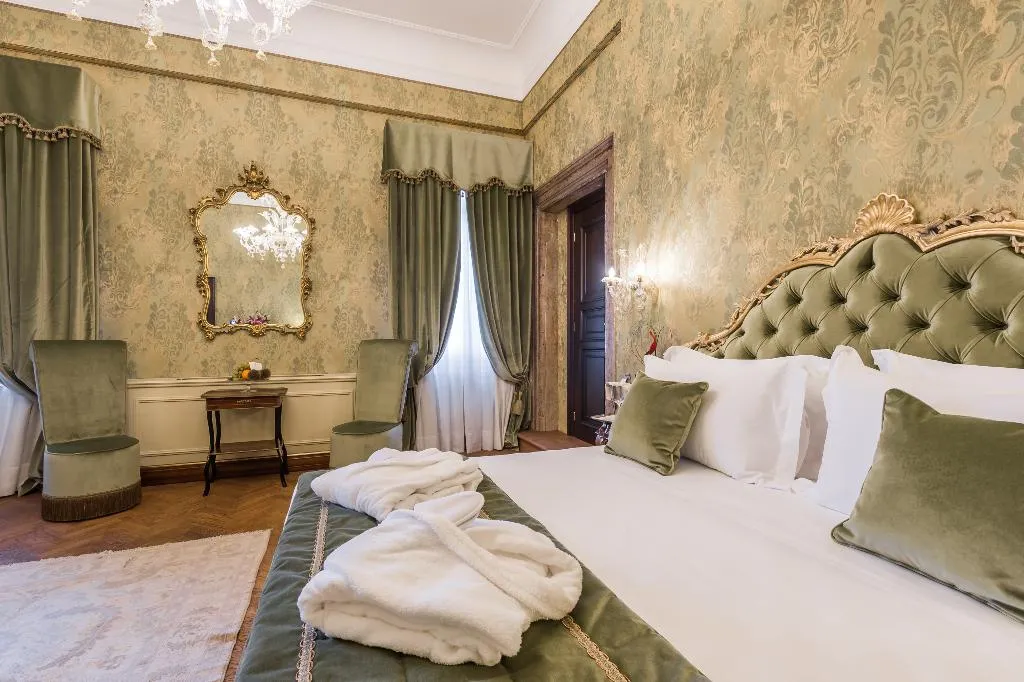 JUNIOR SUITE CAPACITY 2 Room, Nani Mocenigo Palace, Venice