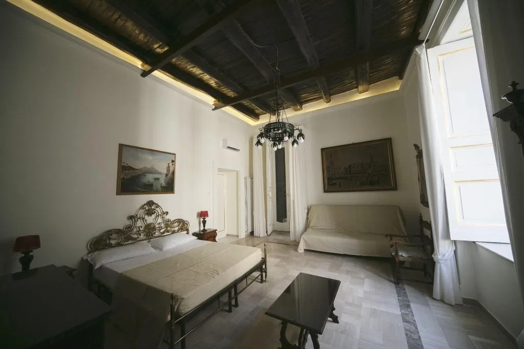 Room, Area Angioina Suites, Naples