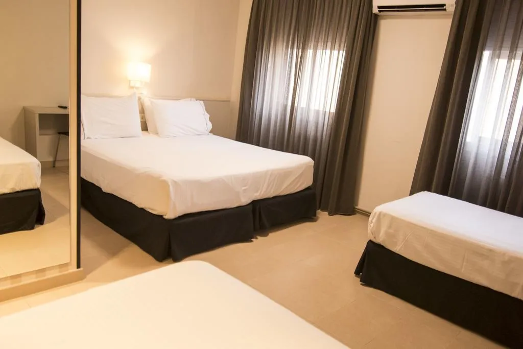 FAMILY ROOM STANDARD Room, New Hotel Colon, Barcelona