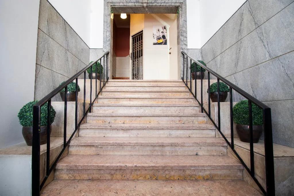 Lobby, V Dinastia, Lisbon