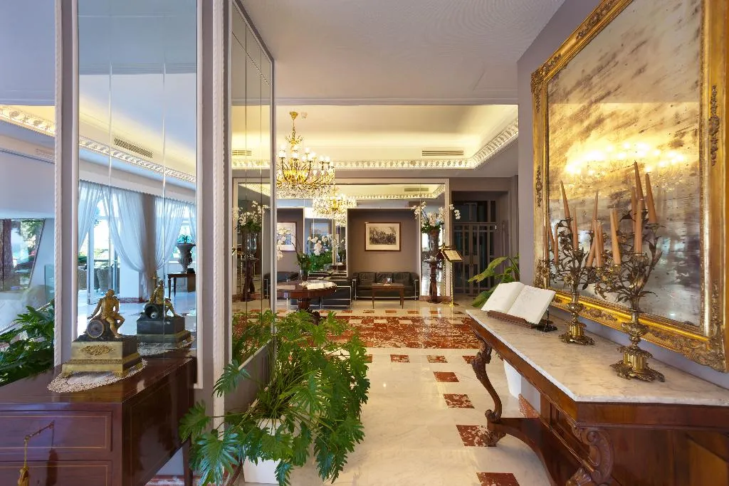 Lobby, Continental, Naples