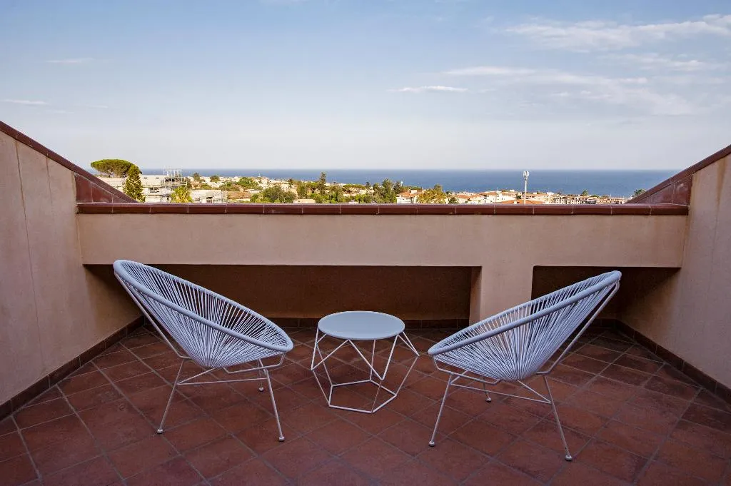 VILLA FIVE BEDROOMS Room, The Villa by Ferrini Home, Catania