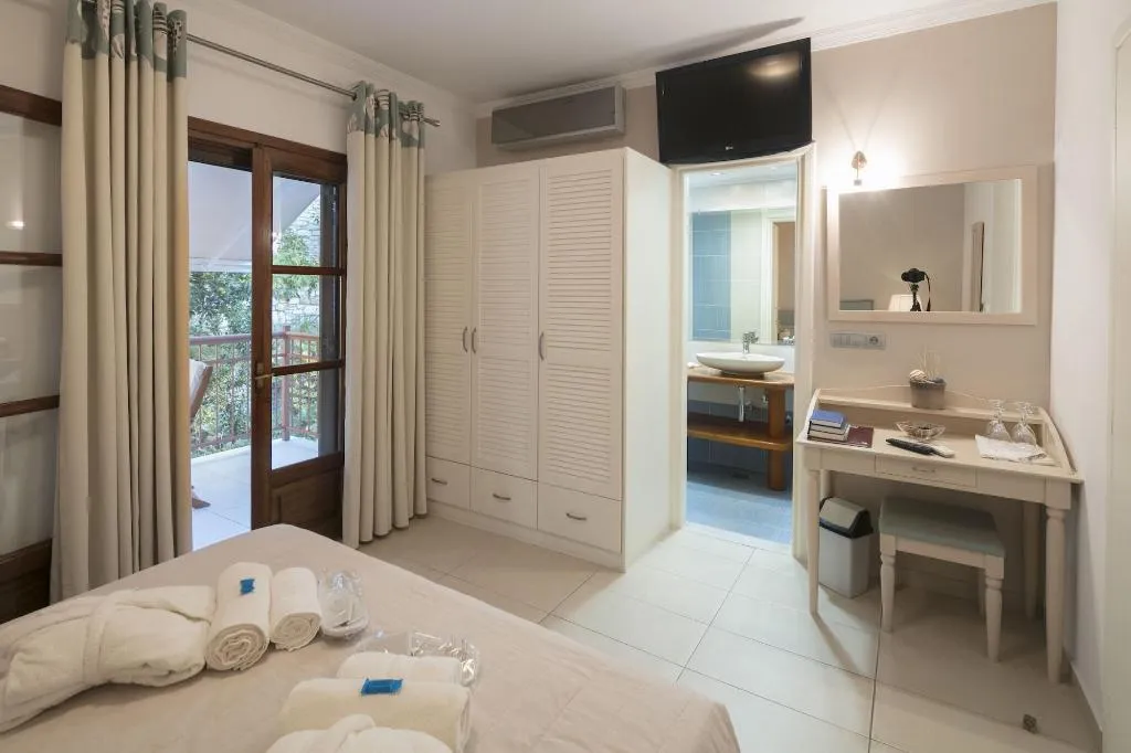 Room, Magic, Skiathos