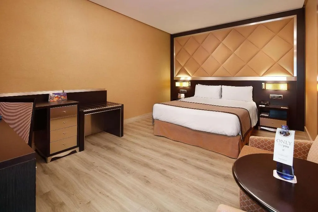 DOUBLE STANDARD Room, Hcc St. Moritz, Barcelona