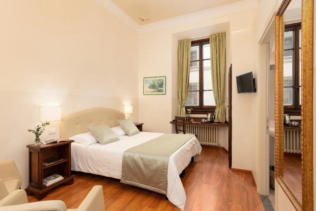 TRIPLE STANDARD Room, Cimabue, Florence
