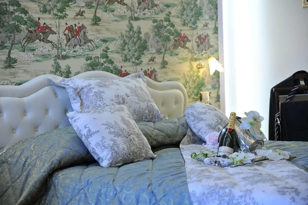 Room, B&B Le Cycas, Naples