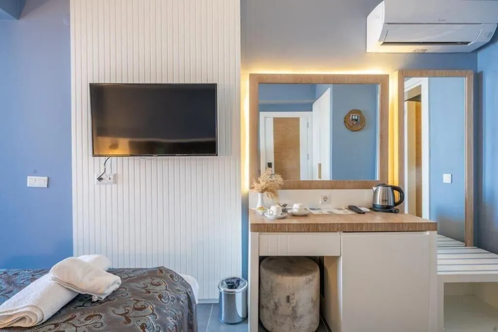 Room, Un Amor Hotel, Dalaman