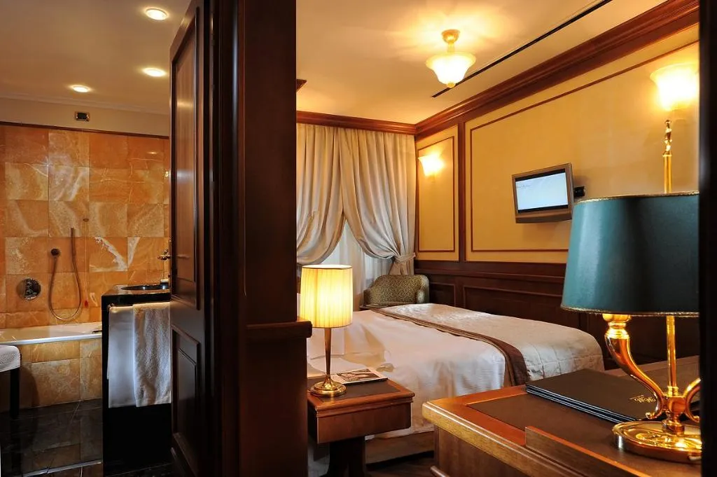 TWIN DELUXE Room, Manzoni, Milan