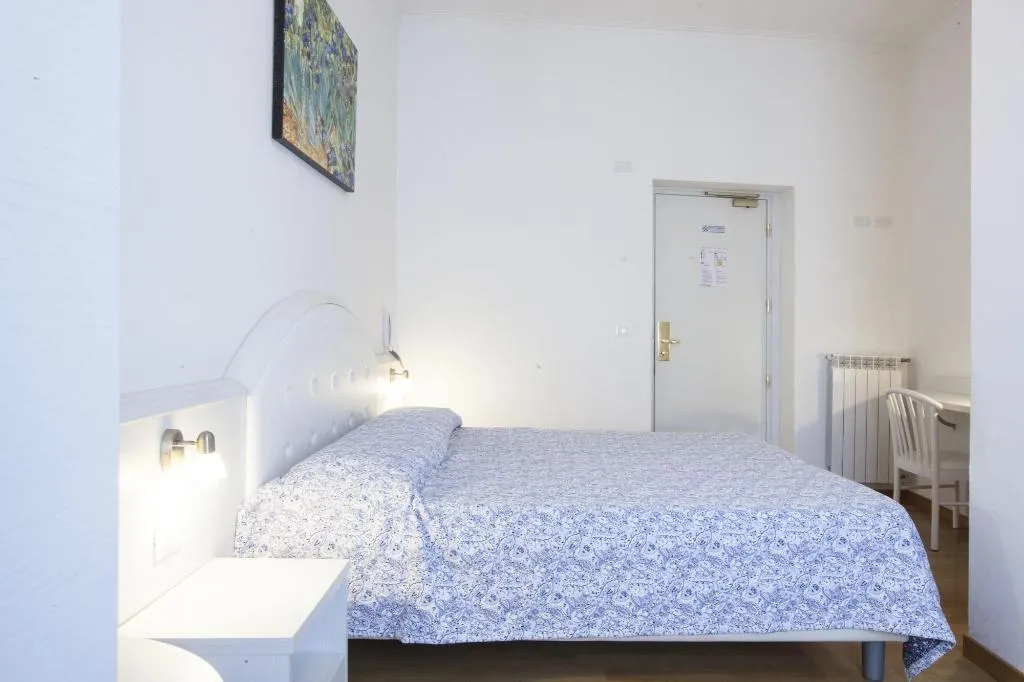 Room, Albergo Amalfi Milano, Milan