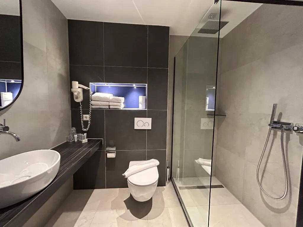 TRIPLE STANDARD Room, Xo Hotels Blue Square, Amsterdam