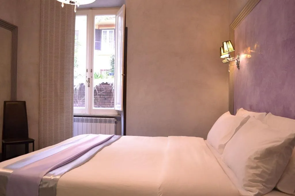 Room, Tiburtina House, Rome
