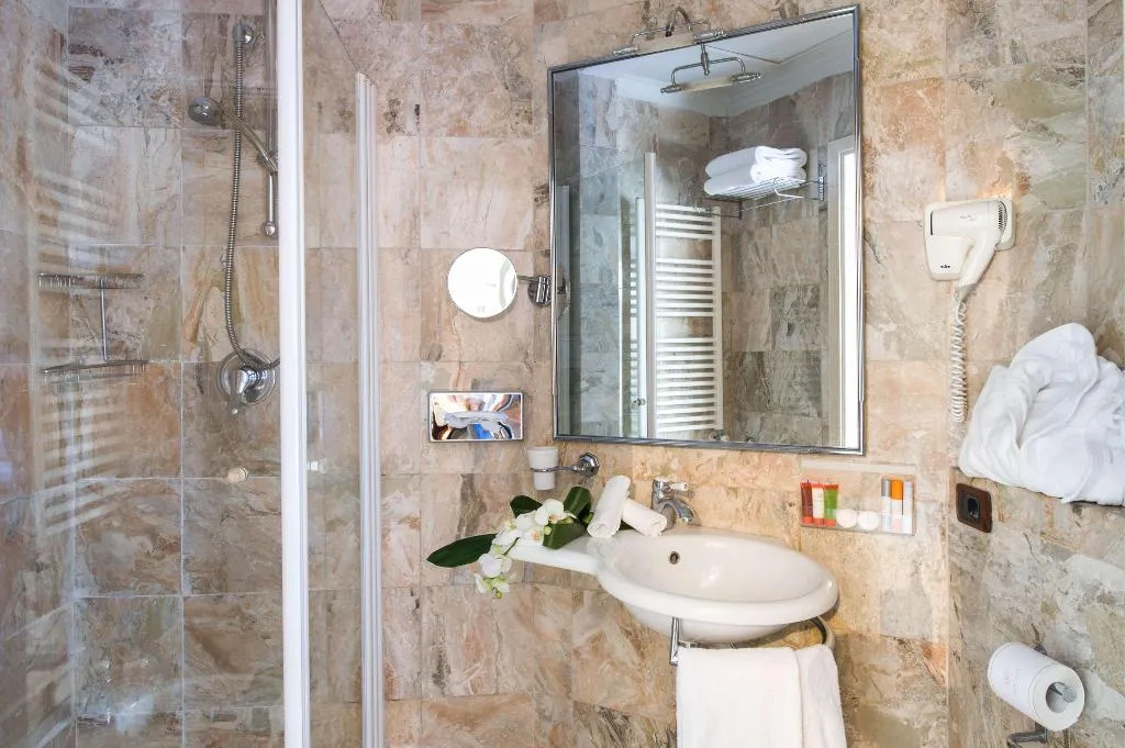 Room, Adler Cavalieri Hotel-Private Spa & Gym, Florence