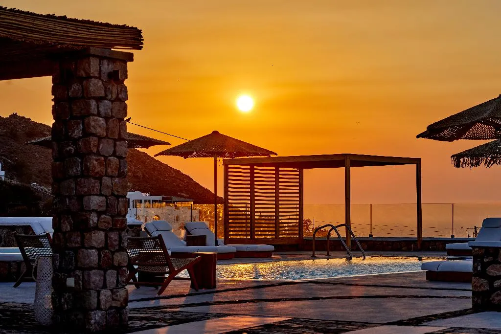 Pool, Symmetry Suites, Santorini