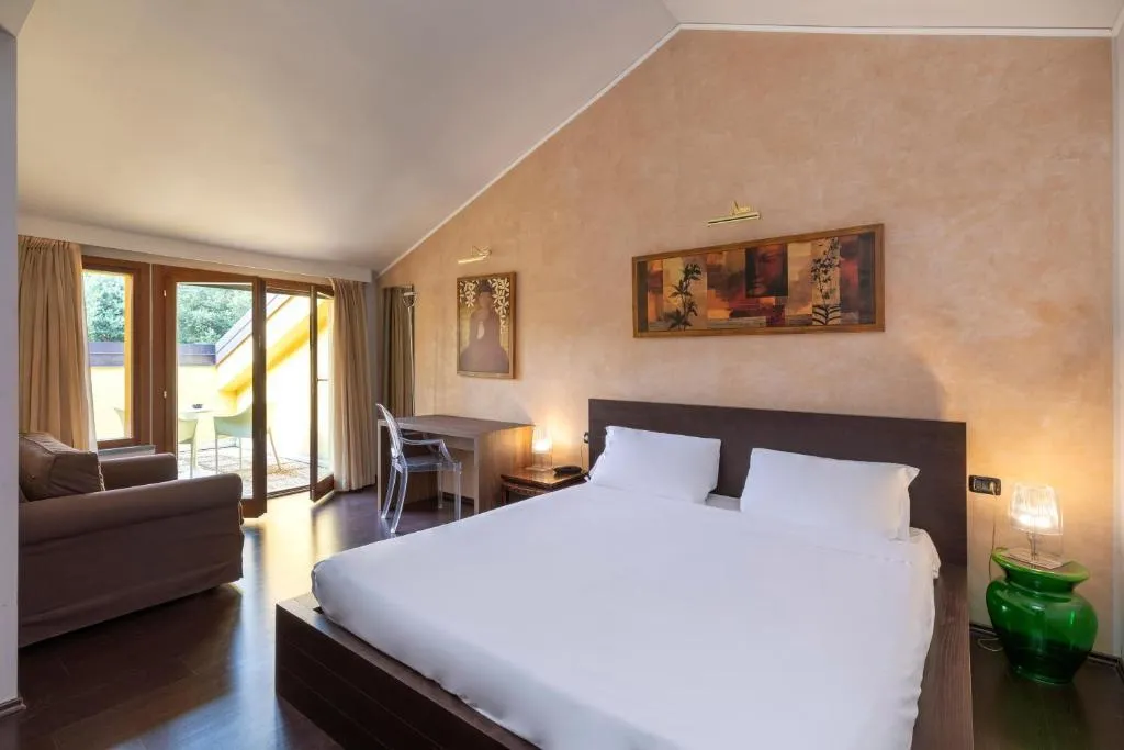 JUNIOR SUITE STANDARD Room, B&B Hotel Malpensa Lago Maggiore, Milan