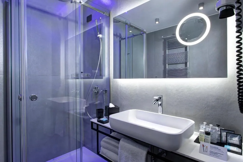 Room, iQ Hotel Milano, Milan