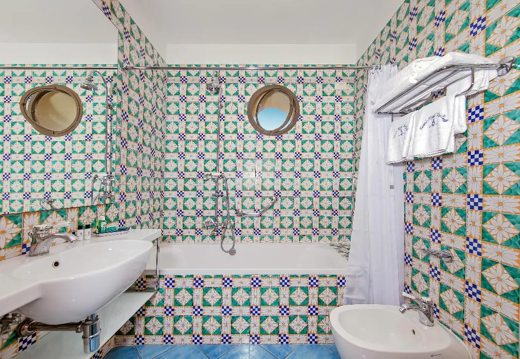 Room, Grand Hotel Due Golfi, Naples