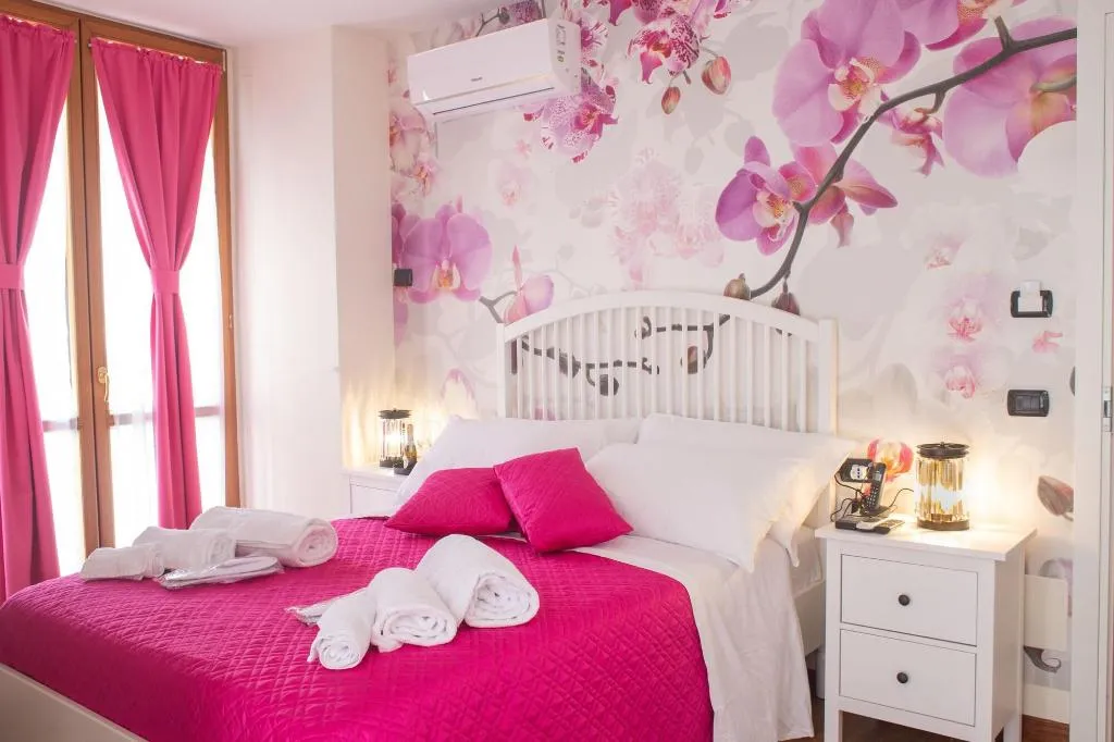 Room, Bed Boutique Napoli Colors, Naples