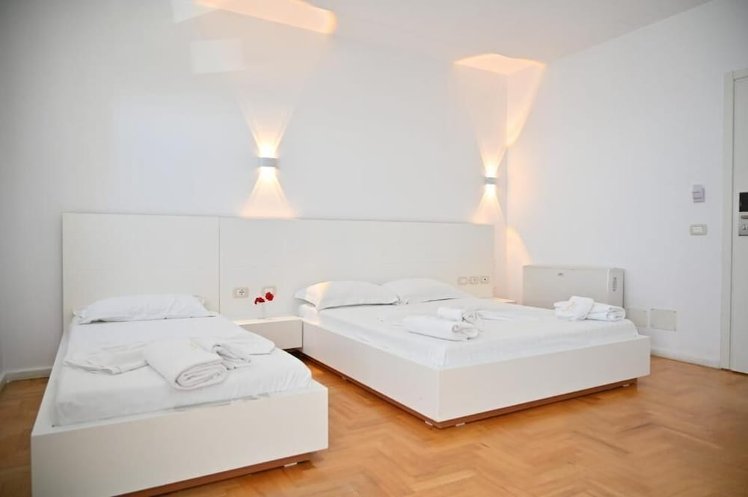Thea Hotel, Kavaje