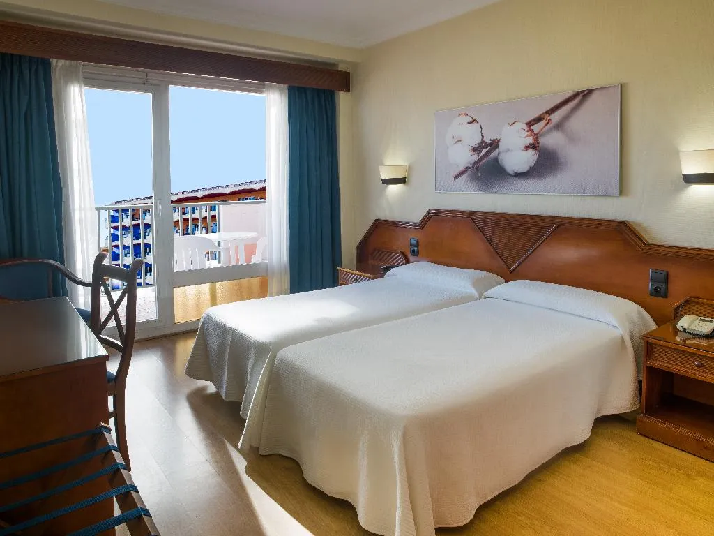 TRIPLE STANDARD Room, Monarque Fuengirola Park, Costa Del Sol