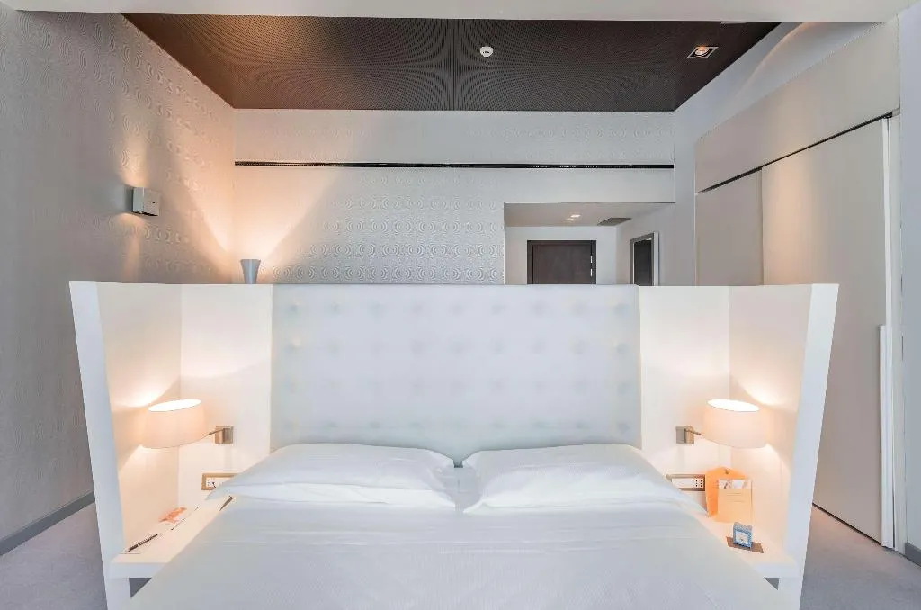 JUNIOR SUITE EXECUTIVE KING BED Room, Devero Hotel & Spa, BW Signature Collection, Milan