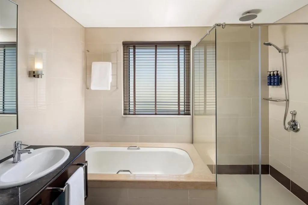Room, Radisson Blu Hotel Dubai Barsha Heights, Dubai