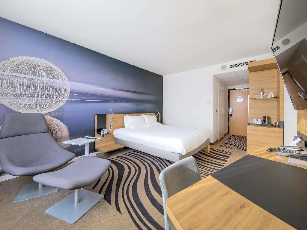 DOUBLE EXECUTIVE QUEEN BED Room, Novotel Krakow Centrum, Krakow