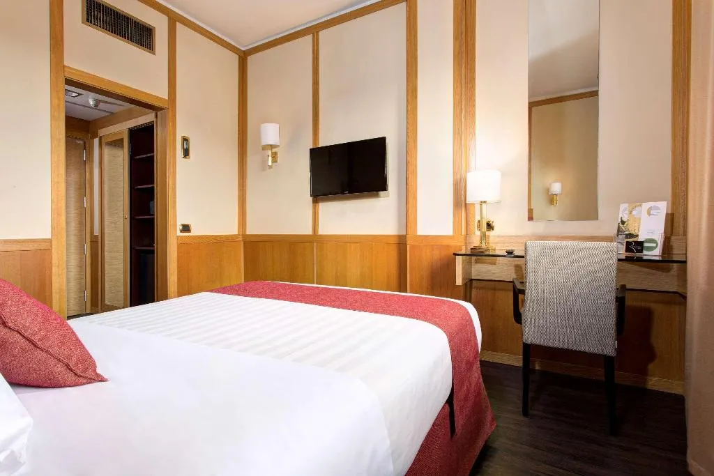DOUBLE WITH DOUBLE BED Room, Hilton Garden Inn Rome Colosseum, Rome