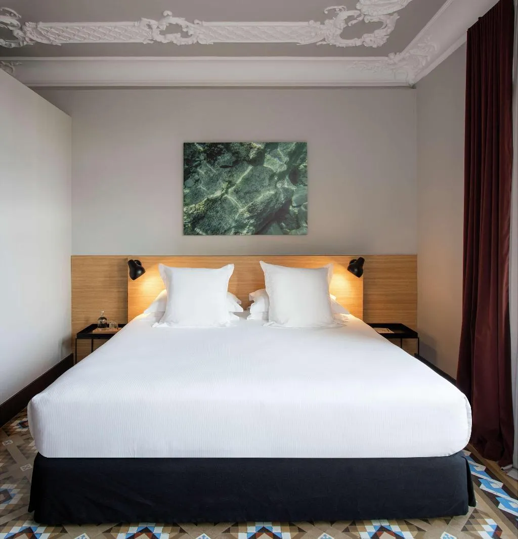 Room PREMIUM Room, Alexandra Barcelona, Curio Collection by Hilton, Barcelona