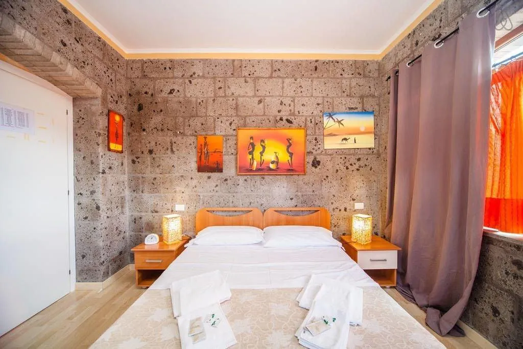 Room, Villa De Angelis, Naples