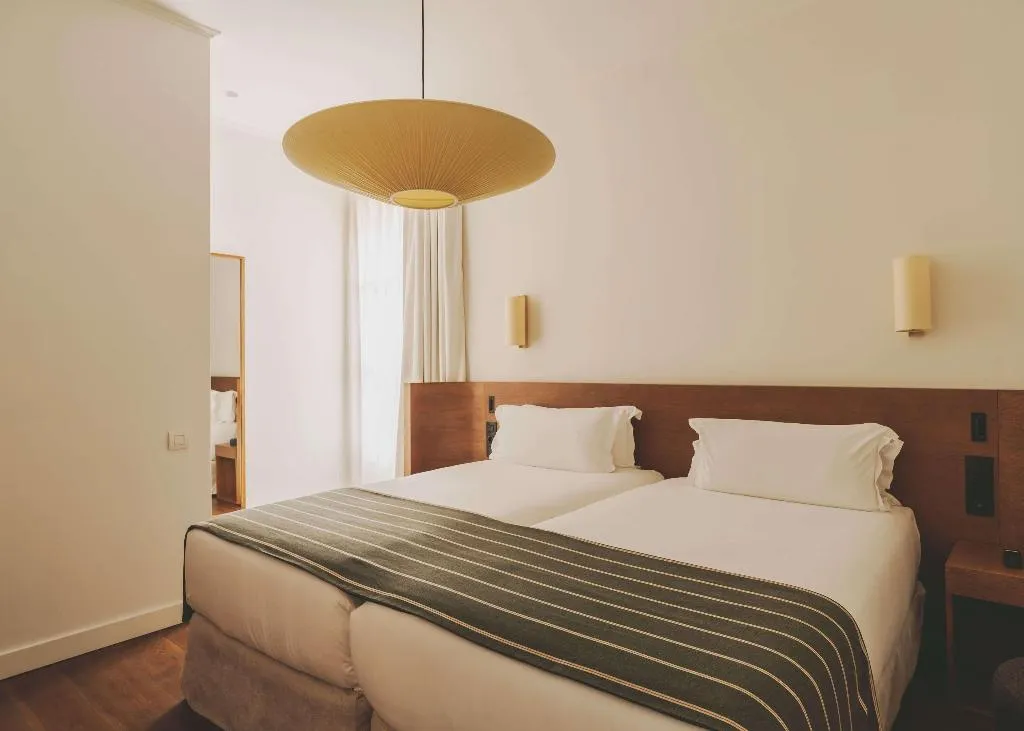 Room, Regina, Barcelona