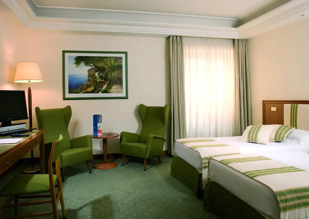 TRIPLE CLASSIC Room, Royal Continental, Naples