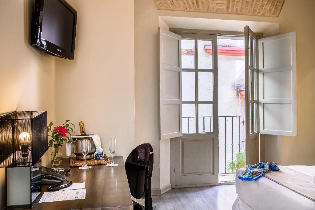 DOUBLE WITH BALCONY Room, Hotel Boutique Casas de Santa Cruz, Seville