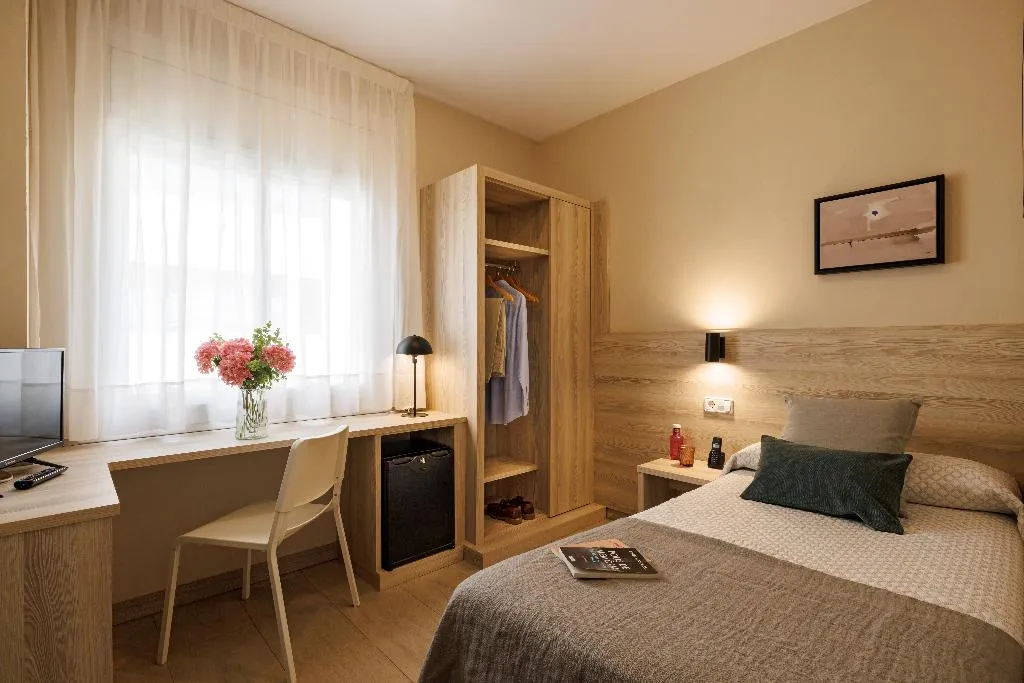 SINGLE STANDARD Room, Bonanova Park, Barcelona
