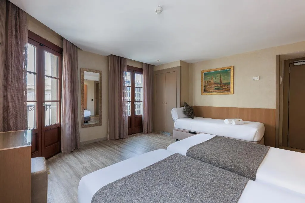 TRIPLE STANDARD Room, Suizo, Barcelona