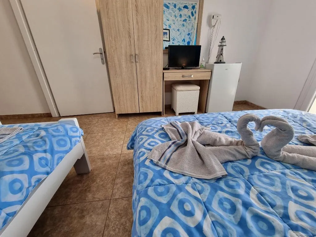 Room, Pleasure Beachside Studios, Santorini