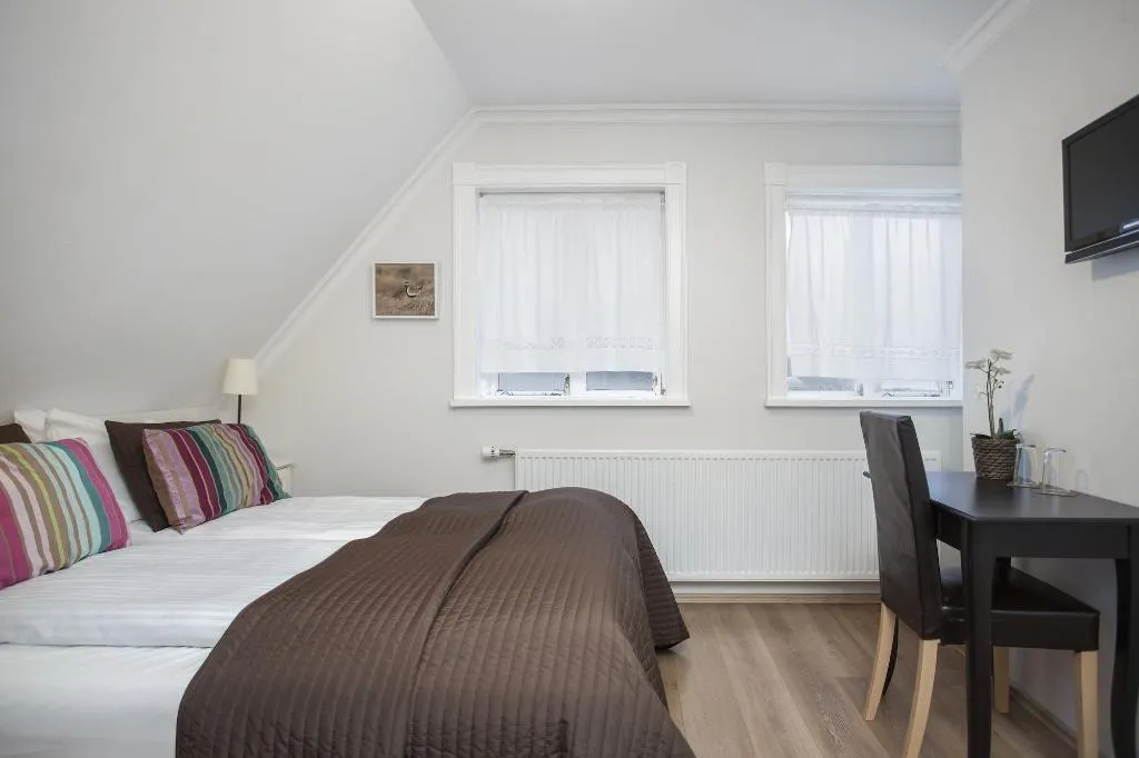 Room, Hilda, Reykjavik
